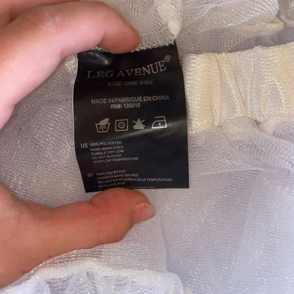 Girls frilly White Tutu - one size fits all - Picture 2 of 3